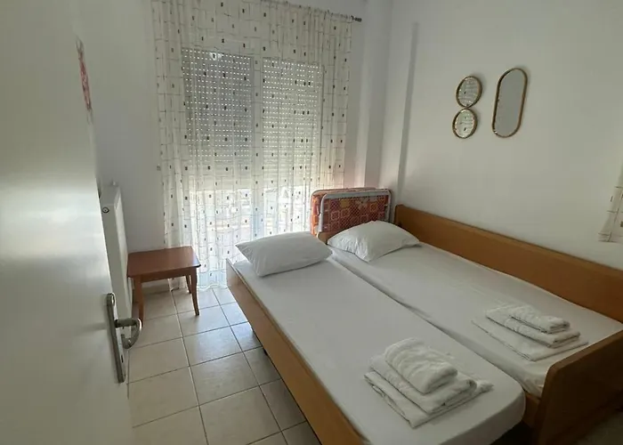 Nikoleta Summer Glow